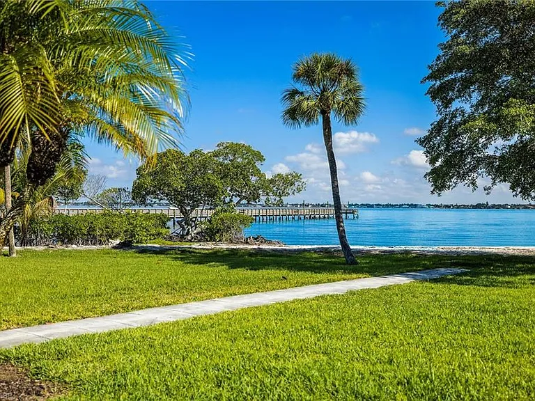 14817 Laguna Dr #203 — Photo 33