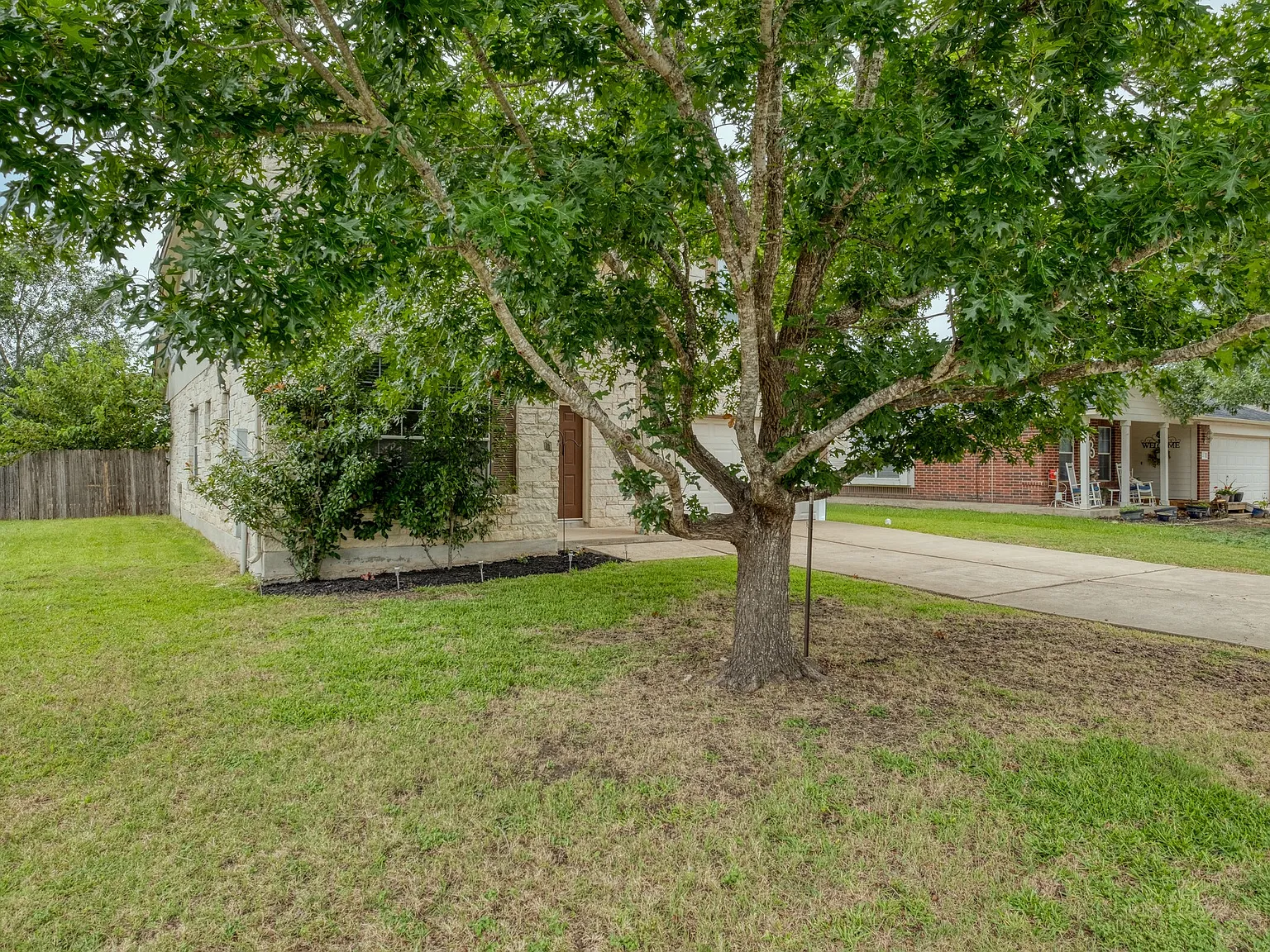 4 bed, 2.5 bath, 2550 sqft, $2,050 — Photo 4