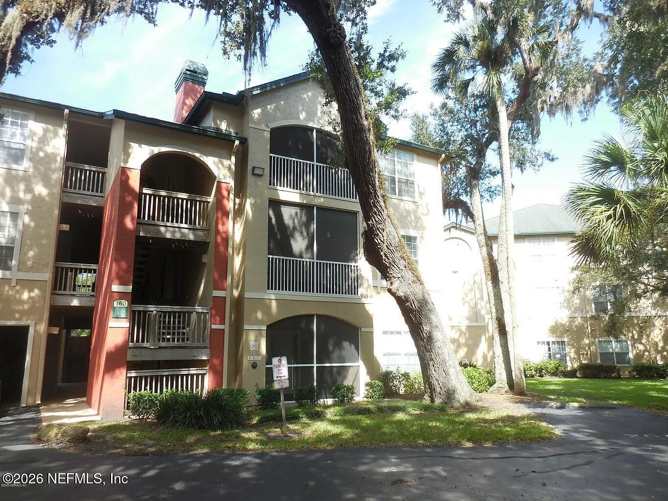 2 bed, 2.0 bath, 1065 sqft, $1,900 — Photo 1