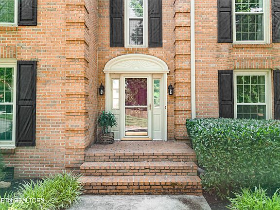 3rd image of 608 Braddocks Blvd