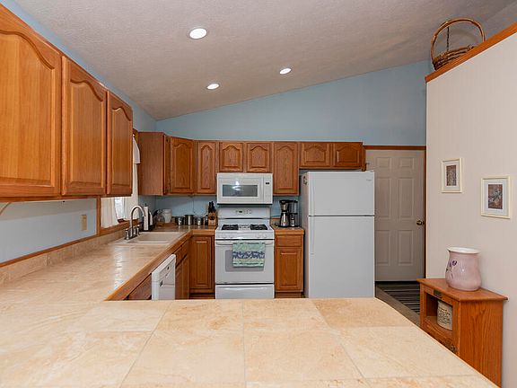 5th image of 1013 Goodsell St