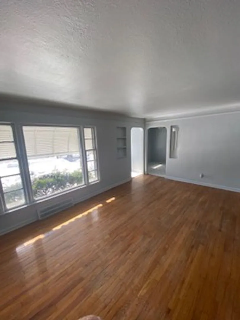 Cozy 3 Bedroom Home — Photo 3