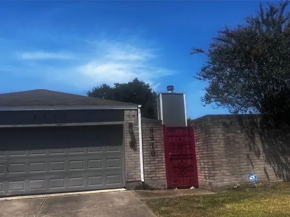 8210 Twin Tree Ln, Houston, TX 77071