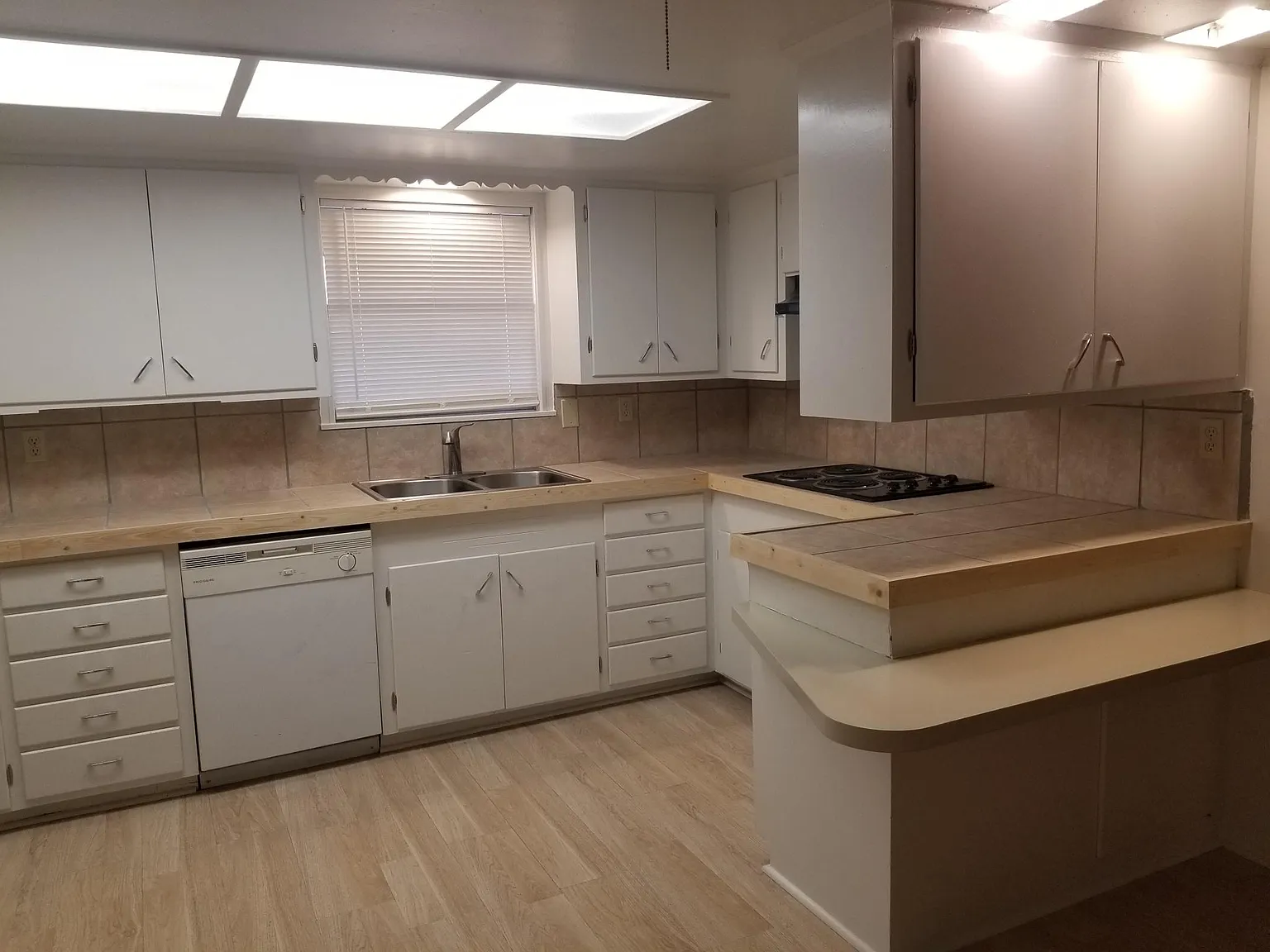 3 bed, 1650 sqft, $2,100 — Photo 1