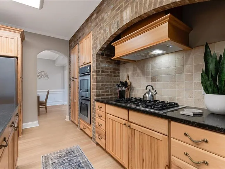 100 Hardwood Ln — Photo 12