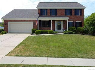 48 Sunset Creek Dr, West Seneca, NY 14224