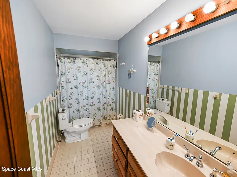 2230 Sykes Creek Dr — Photo 43