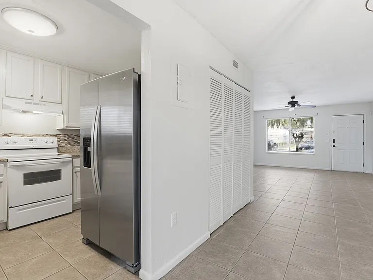2300 SW 43rd St #H3 — Photo 8