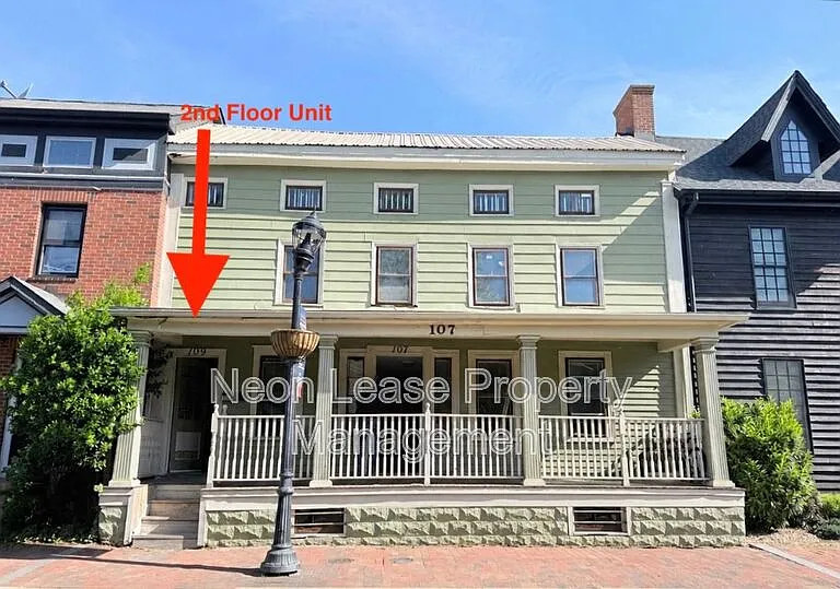 109 NW Front St — Photo 1
