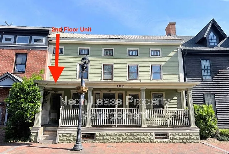 109 NW Front St