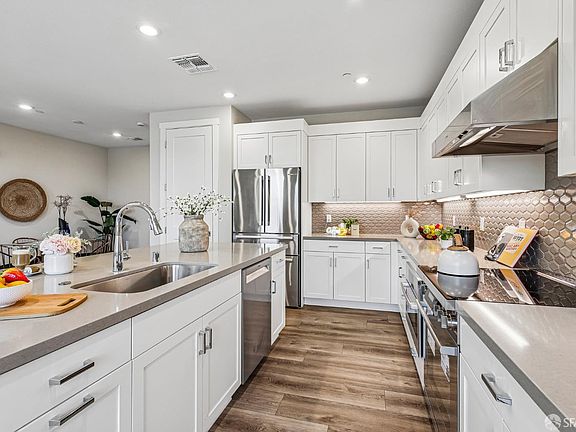 4th image of 1301 Barbet Cir Unit 2