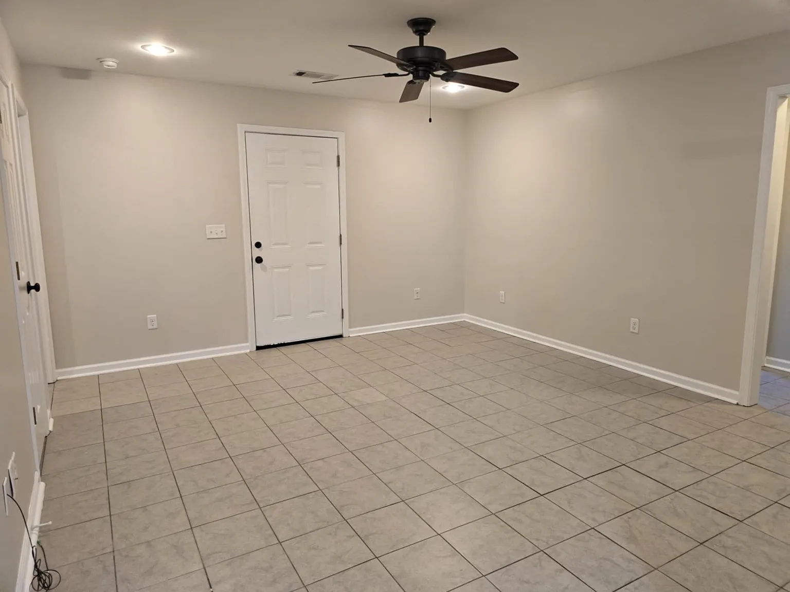 3 bed, 1400 sqft, $2,000 — Photo 3