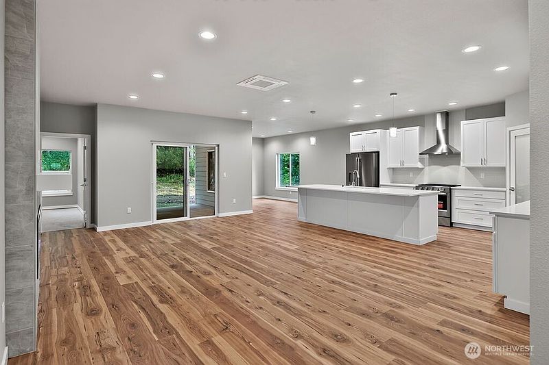 4th image of 154 Shauna Place