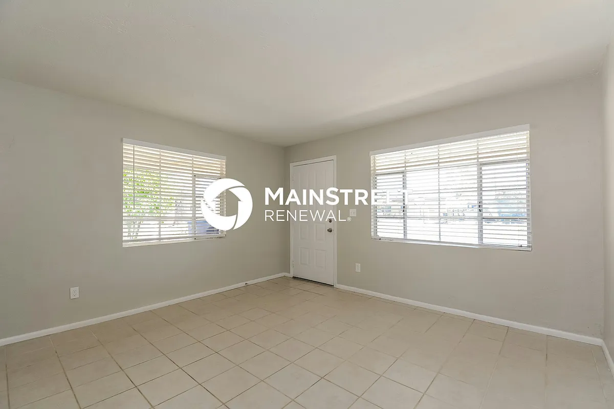 Living Room - 4649 E 14th St