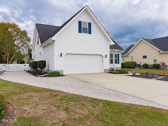 3rd image of 1106 Woods Court
