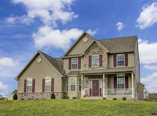621 Foxtail Dr, York, PA 17404