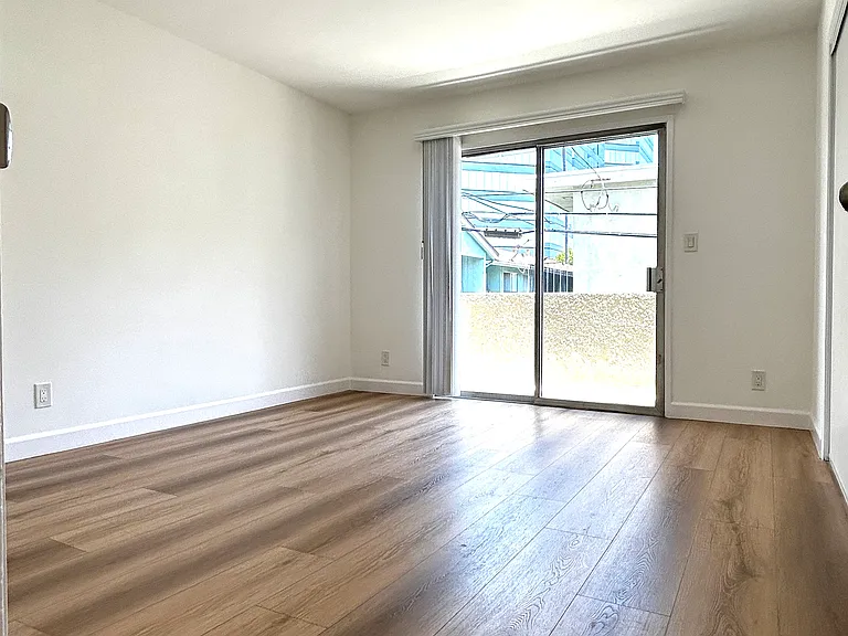 1220 Wellesley Ave #8 — Photo 9
