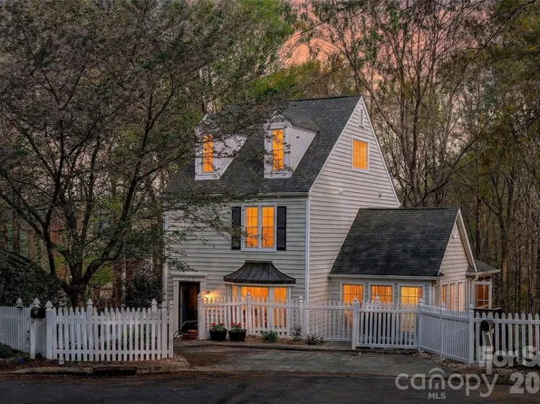 2313 Wythe House Ct, Charlotte, NC 28270