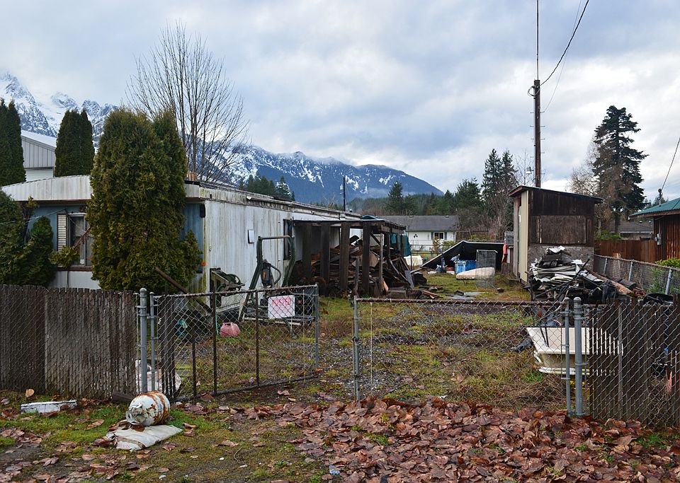 2nd image of 1025 Commercial Ave
