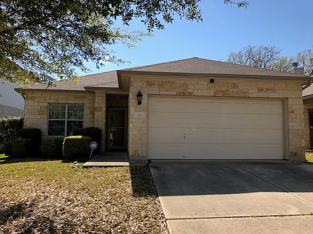 Move in ready 3 bedroom 2 bath home in quiet neighborhood! — Photo 1
