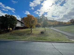 1330 Poppy Ridge Dr, Eagle Point, OR 97524