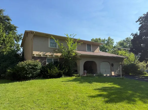 682 Berkeley Pl N, Westerville, OH 43081