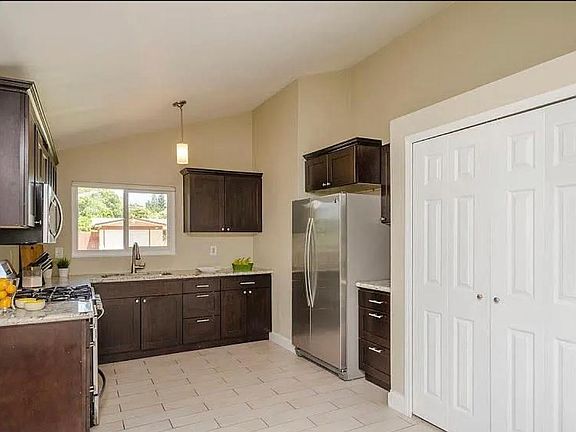 3rd image of 14 Thatcher Cir