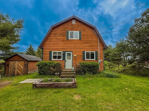 34 Lacey Rd, East Hants, NS B0N 1Y0