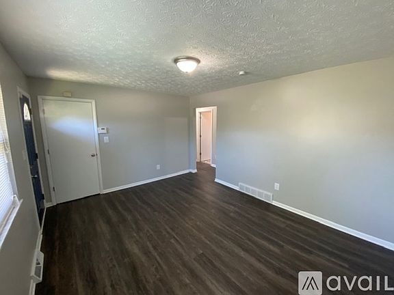 4th image of 3197 E Ave
