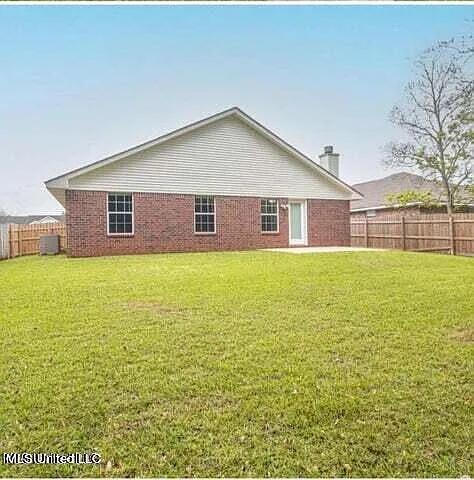 16074 N April Dr — Photo 2