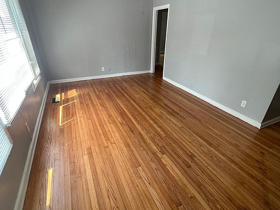 3rd image of 1934 Pinehill Dr
