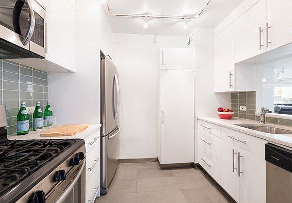 5th image of 225 W 83rd St APT 9L