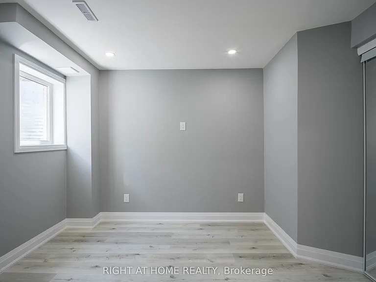 136 Durhamview Cres — Photo 7