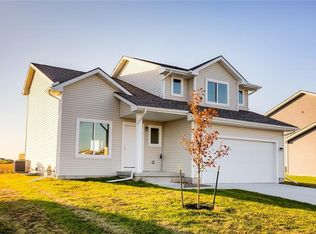 2304 Sunview Dr, Granger, IA 50109