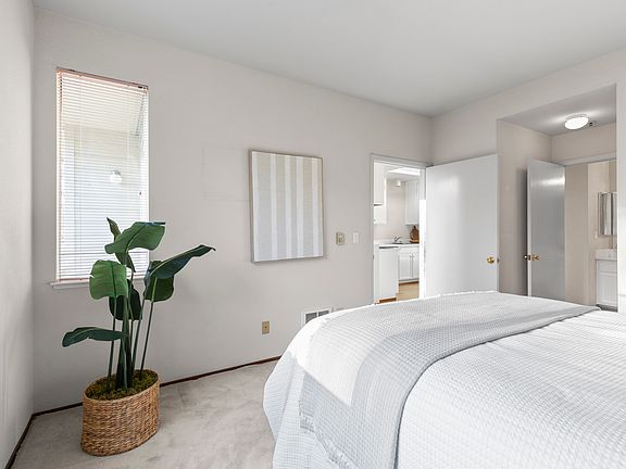4th image of 929 E El Camino Real APT 223F