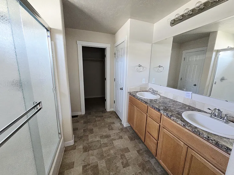 10604 Alpine St — Photo 7