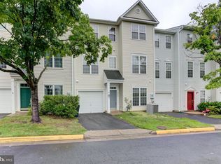 2504 Logan Wood Dr, Herndon, VA 20171