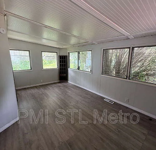 1131 Darr Dr — Photo 9