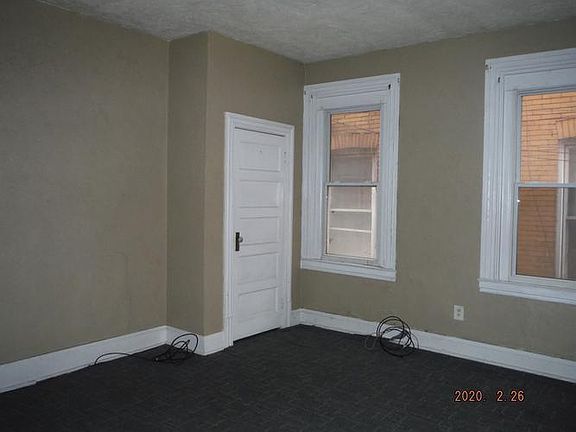 1ST FLOOR LIVING ROOM