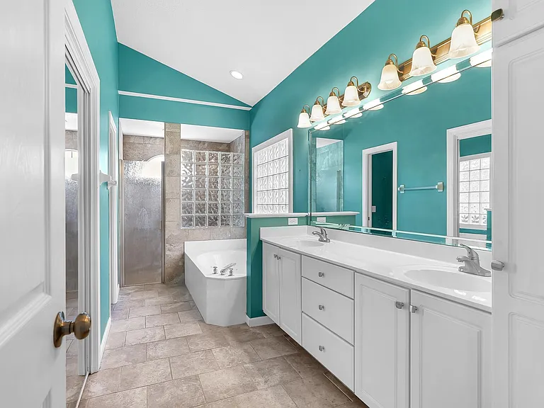 506 Lakeway Dr — Photo 26
