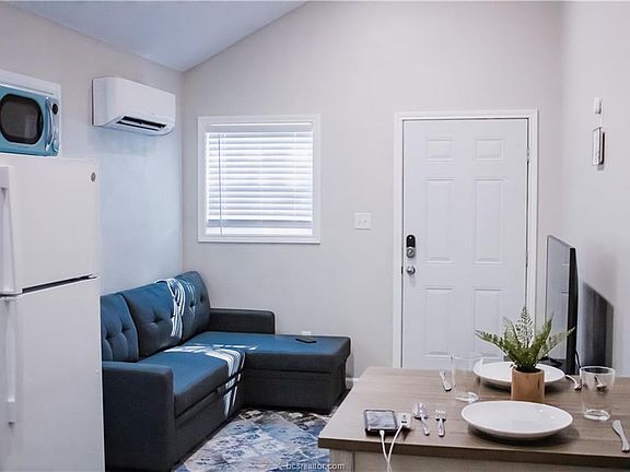 5th image of 1112 E 26th St #D