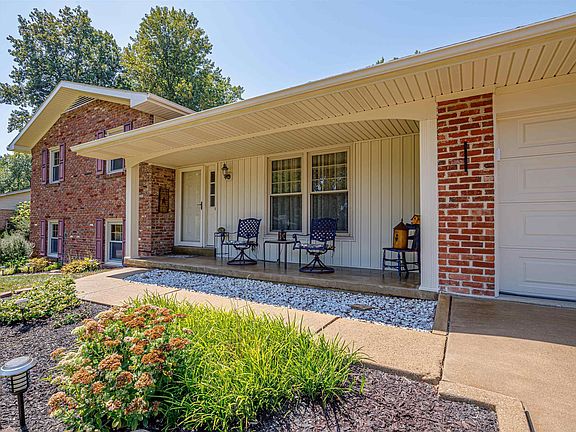 3rd image of 8208 Heather Pl