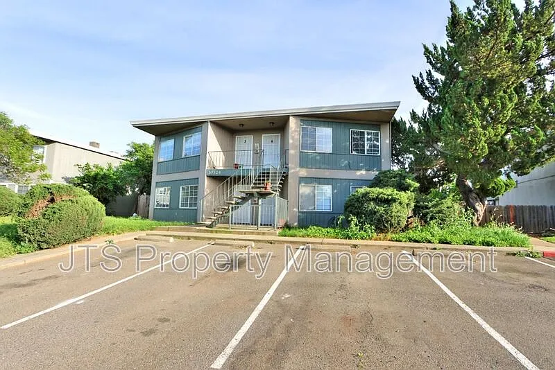 2 bed, 1.0 bath, 926 sqft, $1,400 — Photo 2
