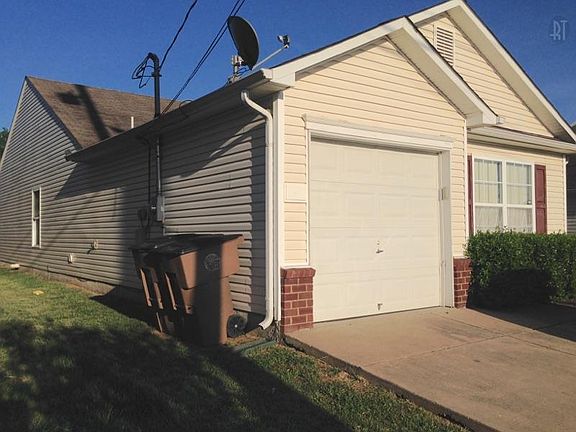 1-car garage w/ opener