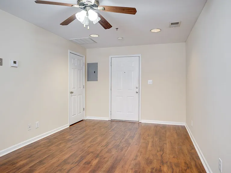 714 Broad St #B — Photo 7