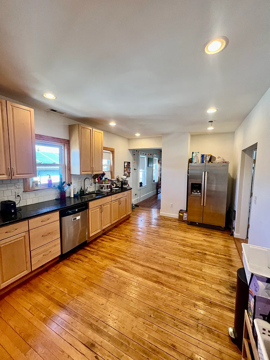 Building Photo - 65 Medford St #2