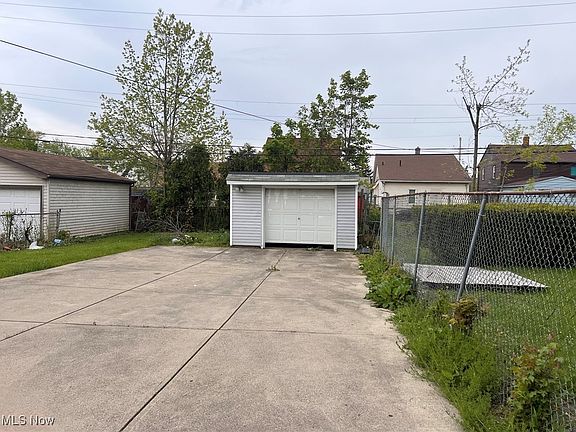 3rd image of 3976 E 154th St