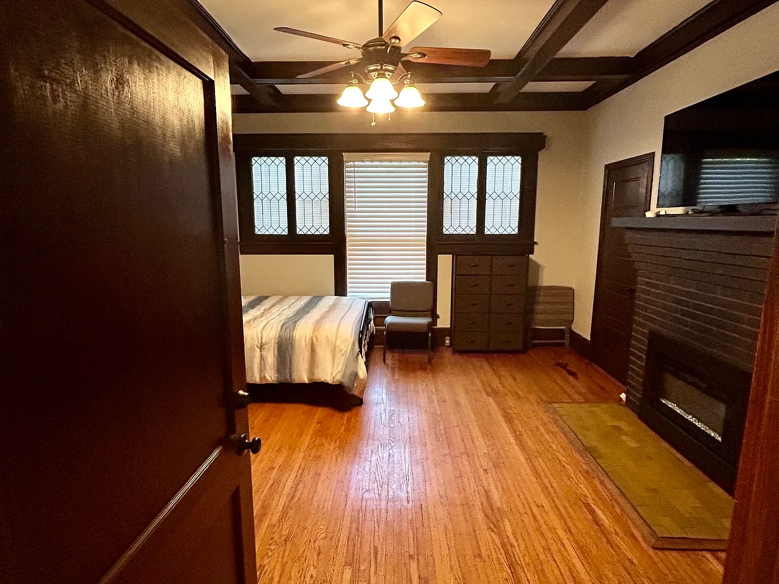 Studio, $950 — Photo 2
