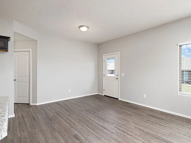 552 W Danielle St — Photo 15