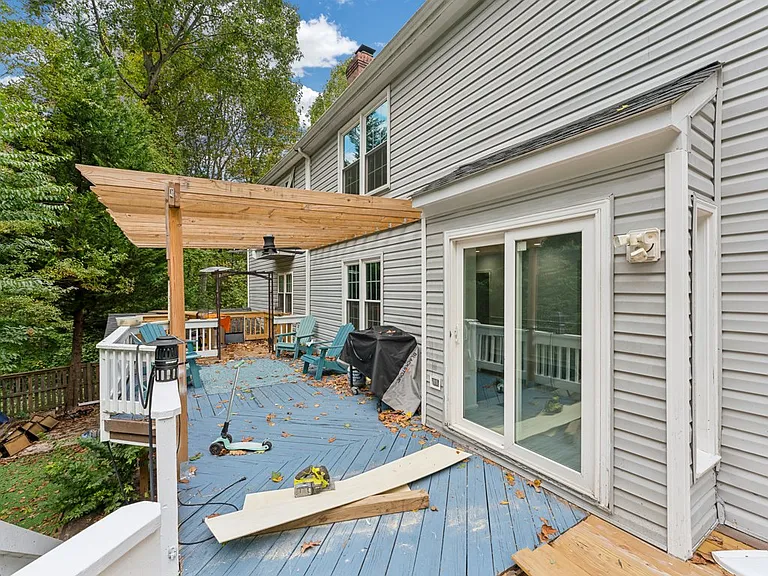 8403 Silverdale Ct — Photo 31